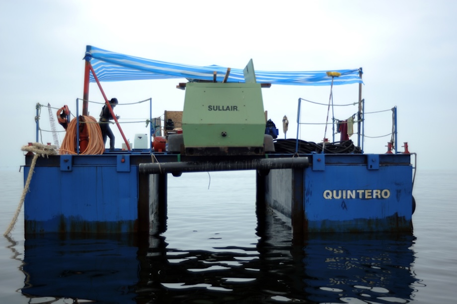 Diving platform boat